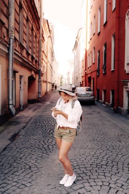 Navigasyon uygulama kullanarak turizm