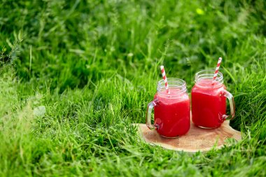 Karpuz smoothies sağlıklı yaz içeceği.  