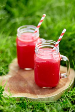 Karpuz smoothies sağlıklı yaz içeceği.  