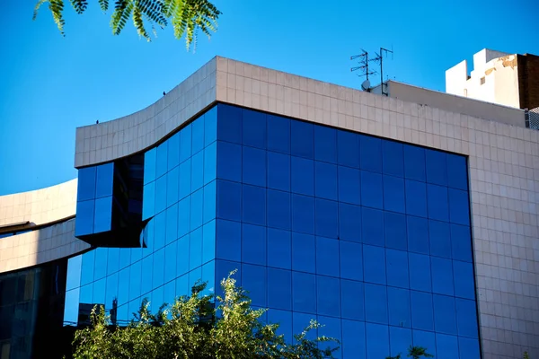 Modern building. Glass showcases. — Stock Photo, Image