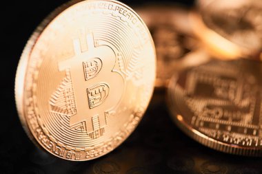 Bitcoins ve sanal para. Altın Bitcoins. Kavram dünya çapında cryptocurrency.