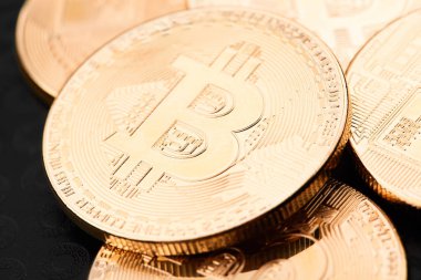 Bitcoins ve sanal para. Bitcoin altın sikke. Cryptocurrency kavramı.