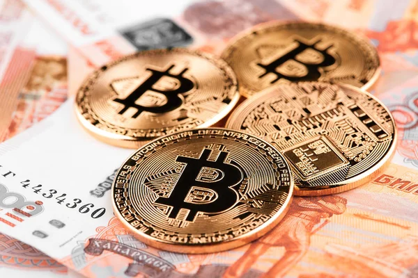 Sikke Bitcoin Rus ruble arka planı