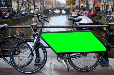 Bisiklet genel reklam. Kamu Bisiklet Park Amsterdam, Hollanda.