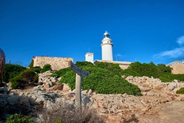 Cap de Formentor Majorca fenerinde günbatımı süre.
