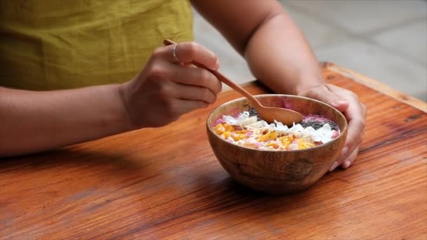 热带早餐水果冰沙碗 — 图库视频影像