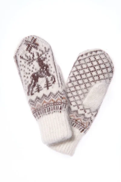 Warme Strickhandschuhe aus Wolle isoliert auf weißem Hintergrund — Stockfoto