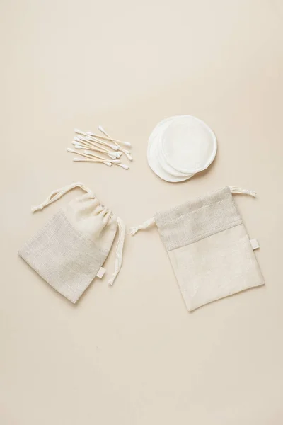 Tampons de coton réutilisables. Tampons de maquillage de visage lavables en coton — Photo