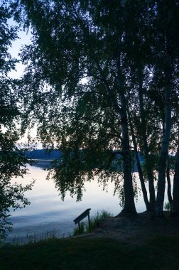 Akşam gün batımını Nehri üzerinde.