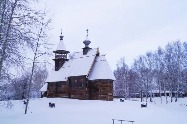 Geleneksel Rus ahşap kilise Kostroma kış peyzaj