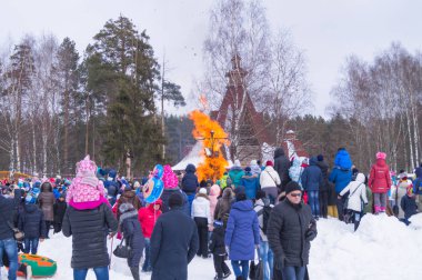 Kostroma, Rusya Federasyonu - Şubat 26, 2016: Saman korkuluk, Mardi Gras kutlamaları yazmadan önce Shrovetide krep hafta
