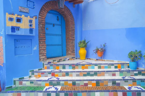 Porta azul da casa azul Chefchaouen, Marrocos — Fotografia de Stock