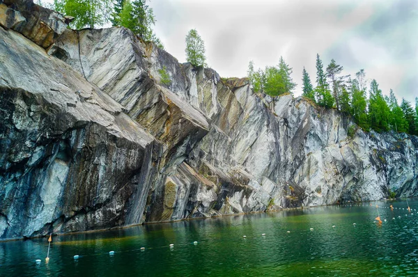 Cantera de mármol Ruskeala, Karelia, Rusia — Foto de Stock