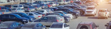 Şehrin sokak otopark ikinci el araç