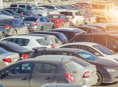 Şehrin sokak otopark ikinci el araç