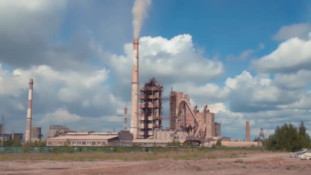 Schornstein Der Alten Fabrik Umweltverschmutzung — Stockvideo