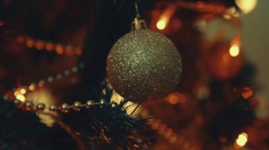 Noel ağacında Noel oyuncağı
