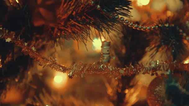 Χριστουγεννιάτικο Παιχνίδι Στο Χριστουγεννιάτικο Δέντρο — Αρχείο Βίντεο
