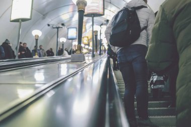 insanlar metro St Petersburg