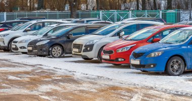 Kışın ikinci el arabaları park etmek