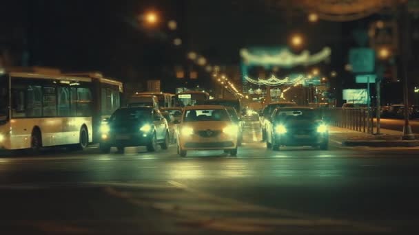 在晚上的城市交通 — 图库视频影像
