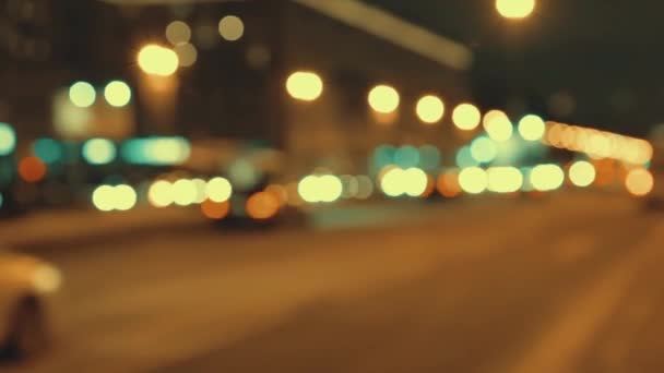 Kentsel Trafik Geceleri Arka Plan Bulanıklık — Stok video