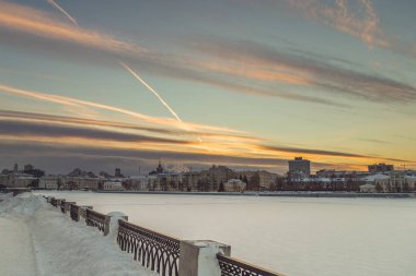 Yatay gece kış şehir panoraması