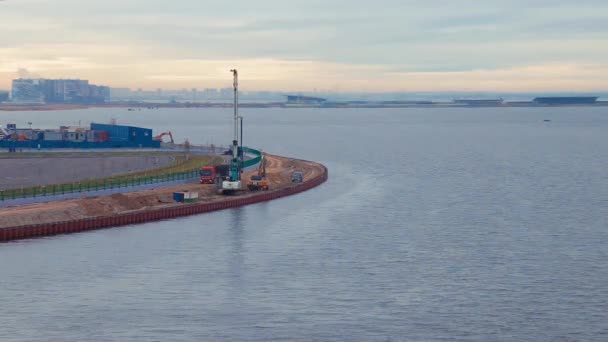 Puente Sobre Terraplén Del Golfo Finlandia San Petersburgo — Vídeos de Stock