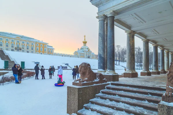 Park w zimie o zachodzie słońca w Rosji — Zdjęcie stockowe