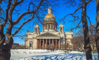 Kışın St. Petersburg 'daki St. Isaac Katedrali