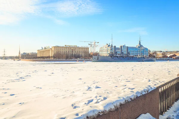 Kışın St Petersburg kruvazör Aurora Panorama — Stok fotoğraf