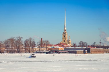 St. Petersburg 'daki Peter ve Paul kalesinin panoraması. 