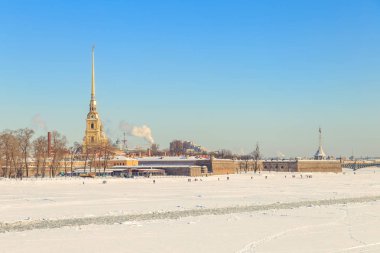St. Petersburg 'daki Peter ve Paul kalesinin panoraması. 