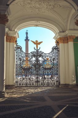 St. Petersburg Hermitage ana kapıya kış 