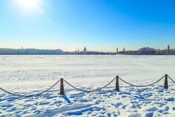 Panorama de la saliva de la isla Vasilyevsky en San Petersburgo en invierno — Foto de Stock