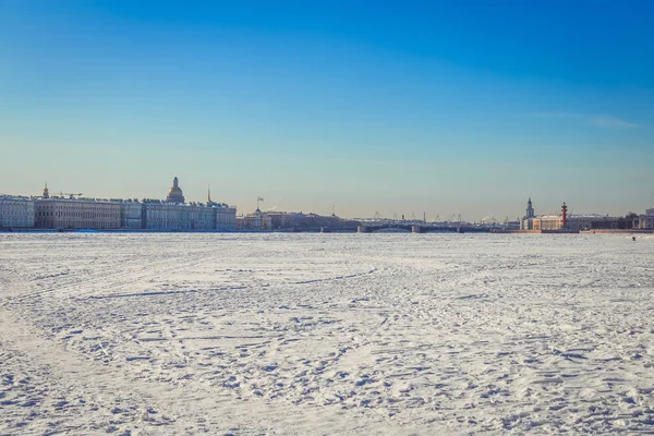 Panorama do Cuspo da Ilha de Vasilyevsky em São Petersburgo em um inverno — Fotografia de Stock