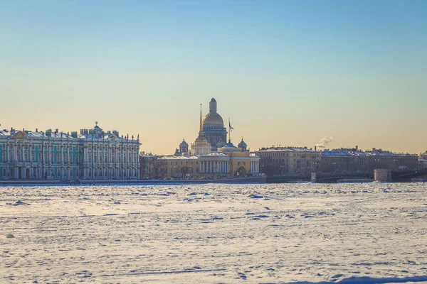 Catedral de San Isaac en San Petersburgo i — Foto de Stock