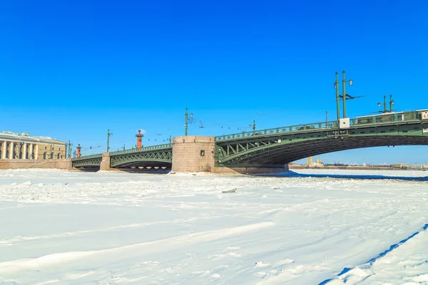 Панорама Дворцового моста в Петербурге — стоковое фото