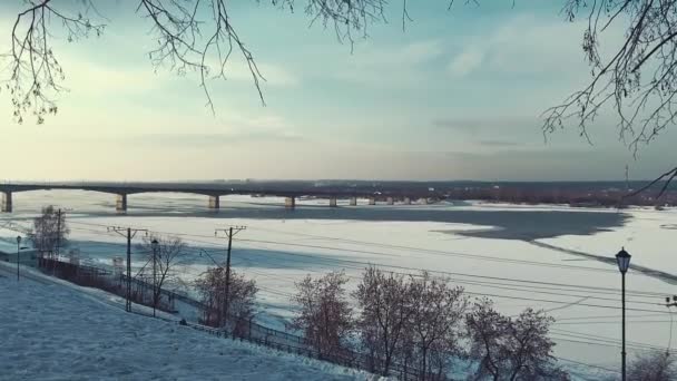 冬の間の香間川の堤防 — ストック動画
