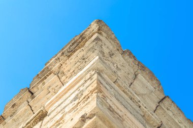 eski tuğla bina yok