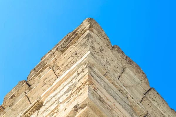 eski tuğla bina yok