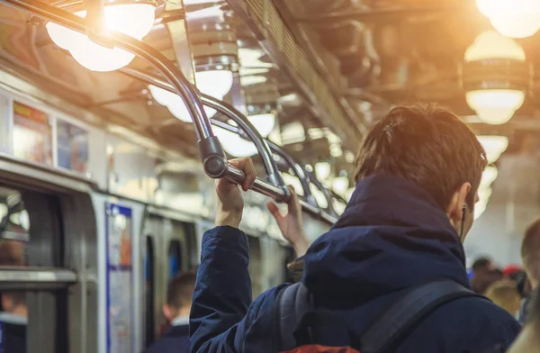 Folk i tunnelbanan — Stockfoto