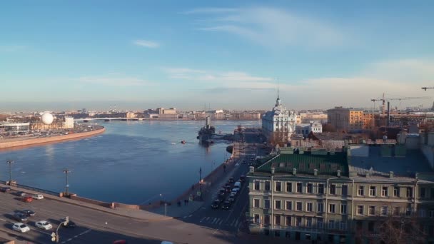 Utsikt Över Kryssaren Aurora Och Neva Petersburg Kvällen Våren — Stockvideo