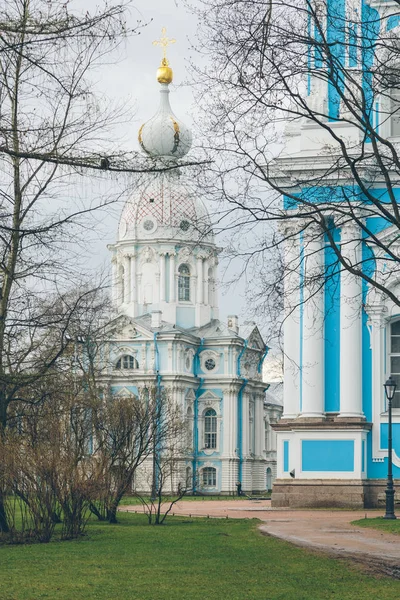 St. Petersburg'da Smolny katedral — Stok fotoğraf