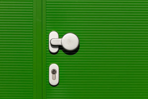 Puerta verde con puerta — Foto de Stock