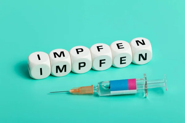Шприц Вакциною Міжнародній Картці Вакцинації Хештег Вакцинація Impfen Germnan Вакцинації — стокове фото