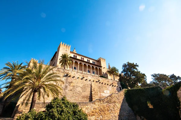 İspanyol liman kenti Palma 'daki Saint Mary Katedrali, İspanya' nın Mallorca adasının başkenti.