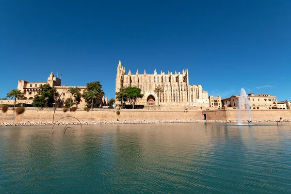 İspanyol liman kenti Palma 'daki Saint Mary Katedrali, İspanya' nın Mallorca adasının başkenti.