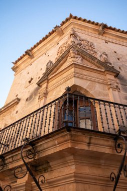 Palma de Mallorca İspanya 'daki eski binalar, cepheler ve sokaklar