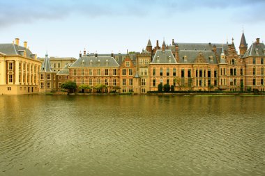 Binnenhof (İç Mahkemesi) CIT binalarda bir kompleks olduğunu